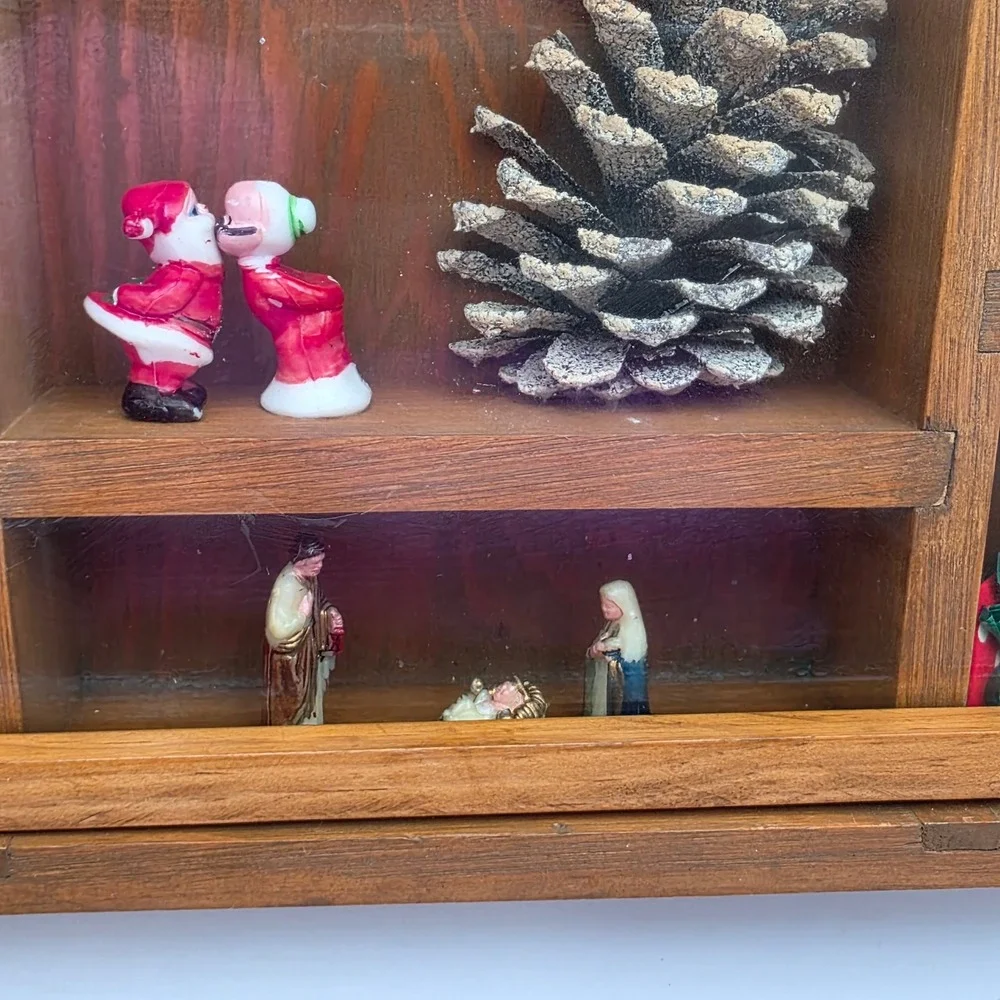 Vintage Christmas Shadow Box Wood Display  Miniatures Nativity Carolers 12x9.5